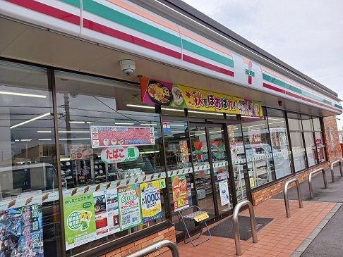 近くのセブンイレブン藤岡芦田町店まで550m（徒歩7分）