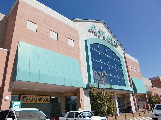 近くのスーパーまで2,200m（徒歩28分）