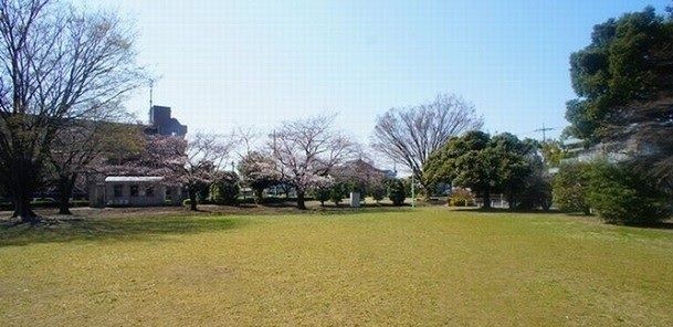 近くの公園まで850m（徒歩11分）