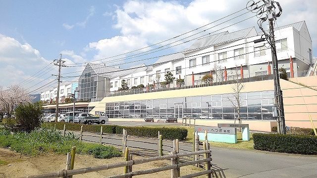 近くの病院まで1,100m（徒歩14分）