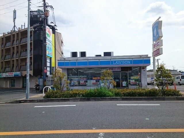 近くのコンビニまで650m（徒歩9分）