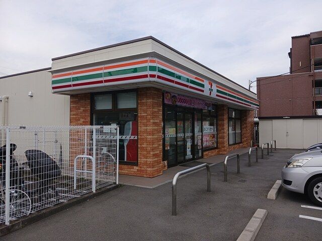 近くのコンビニまで154m（徒歩2分）