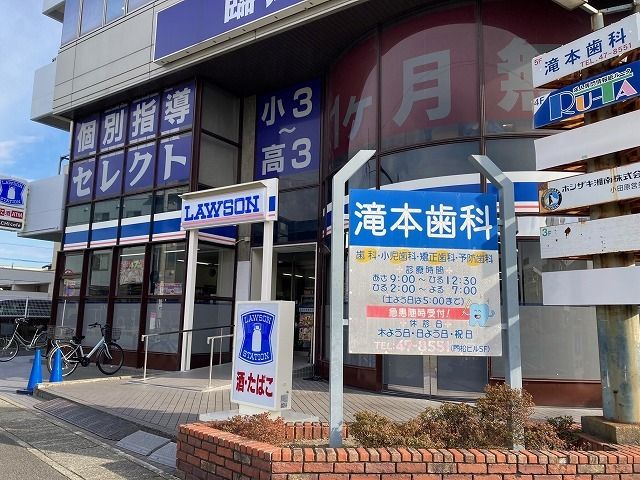 近くのコンビニまで800m（徒歩10分）