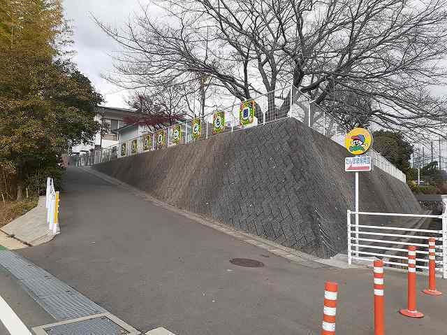 近くのたんぽぽこども園まで1,100m（徒歩14分）