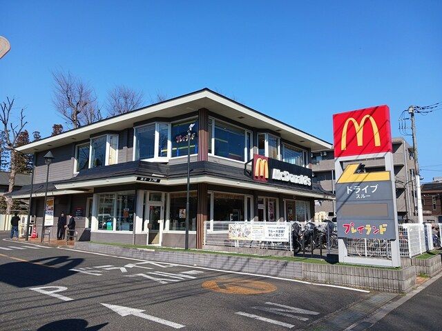 近くの飲食店まで374m（徒歩5分）
