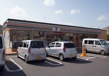 近くのコンビニまで210m（徒歩3分）