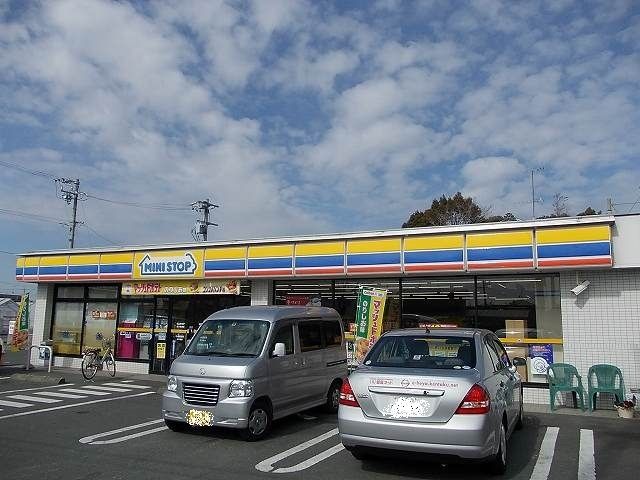 近くのミニストップ袋井堀越寺前店まで400m(徒歩5分)