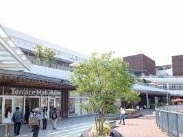 近くのスーパーまで270m（徒歩4分）