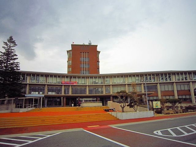 近くの役所まで750m（徒歩10分）