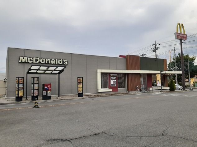 近くのマクドナルド 甲府朝気店まで800m（徒歩10分）