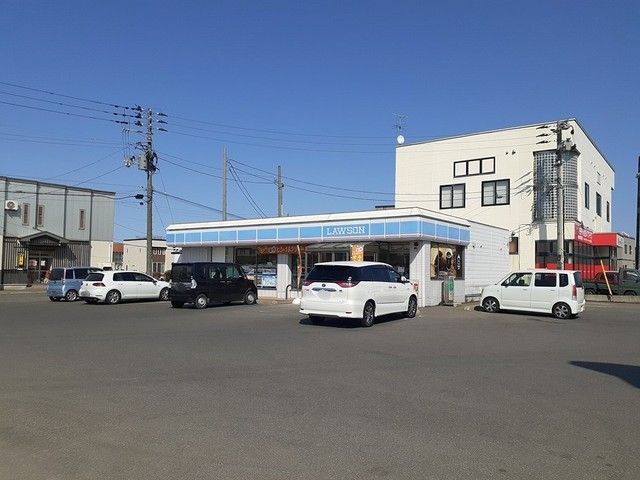 近くのローソン青森八ツ橋店まで450m（徒歩6分）