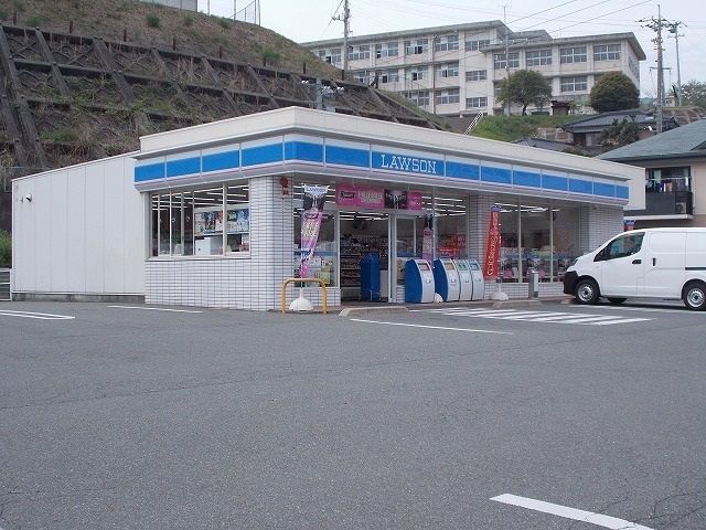 近くのローソン新南陽土井一丁目店まで1,300m（徒歩17分）
