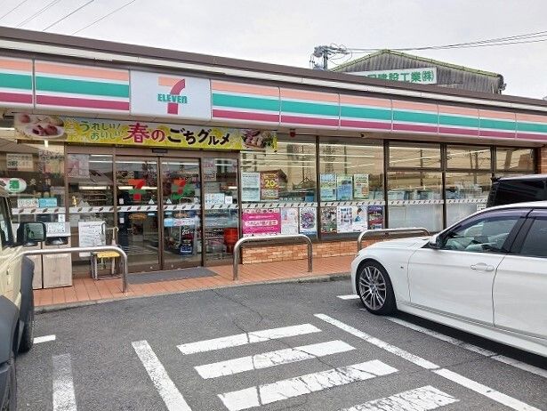 近くのコンビニまで440m（徒歩6分）