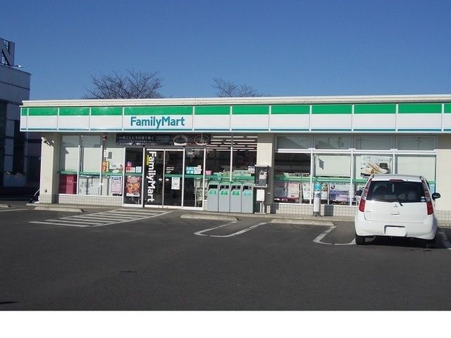 近くのファミリーマート福島大平寺店まで700m（徒歩9分）