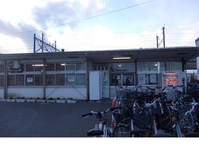 近くの東北本線南福島駅まで1,200m（徒歩15分）
