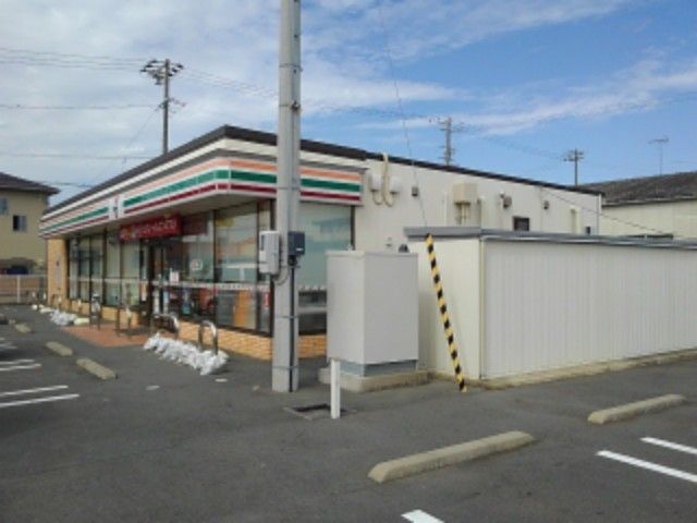 近くのコンビニまで1,100m（徒歩14分）