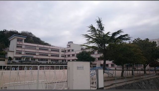近くの小学校まで1,000m（徒歩13分）