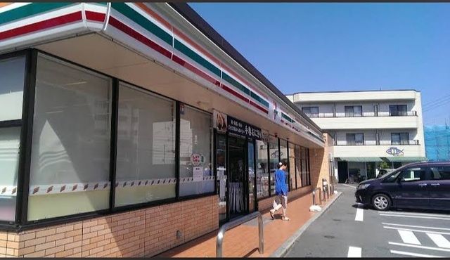 近くのコンビニまで850m（徒歩11分）