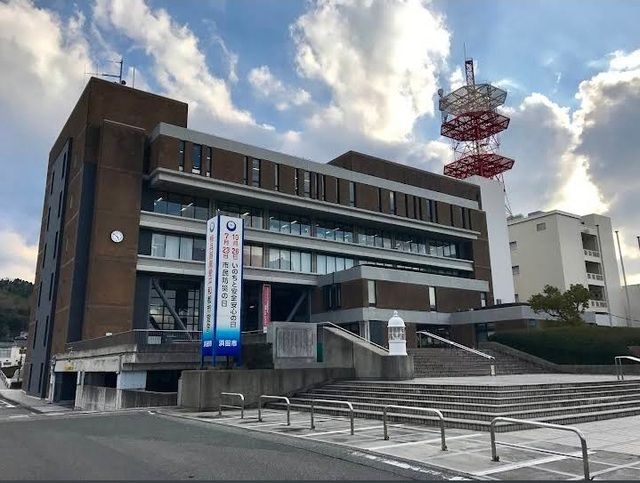 近くの役所まで2,500m（徒歩32分）