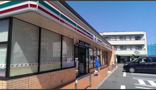 近くのコンビニまで850m（徒歩11分）