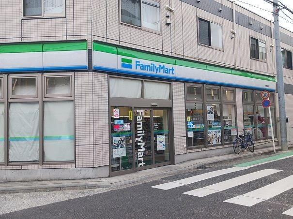 近くのコンビニまで270m（徒歩4分）