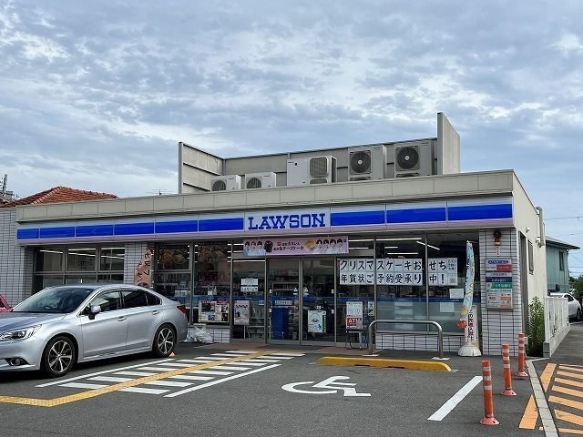 近くのローソン伊丹下河原２丁目店まで500m（徒歩7分）