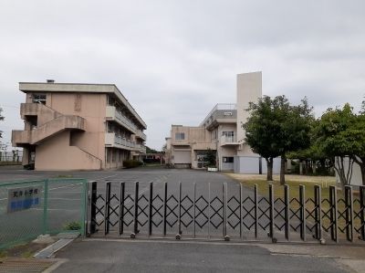 近くの前橋市立笂井小学校まで400m(徒歩5分)