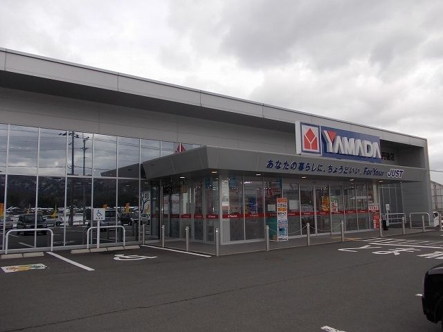 近くの施設まで1,300m（徒歩17分）
