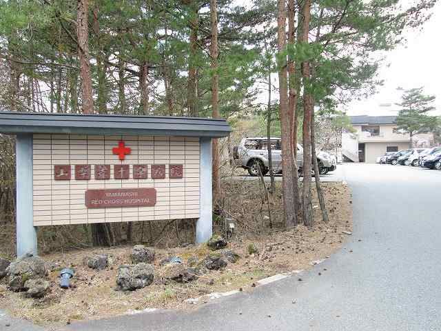 近くの山梨赤十字病院まで3,000m（徒歩38分）