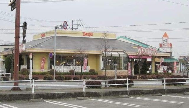 近くの飲食店まで1,500m（徒歩19分）
