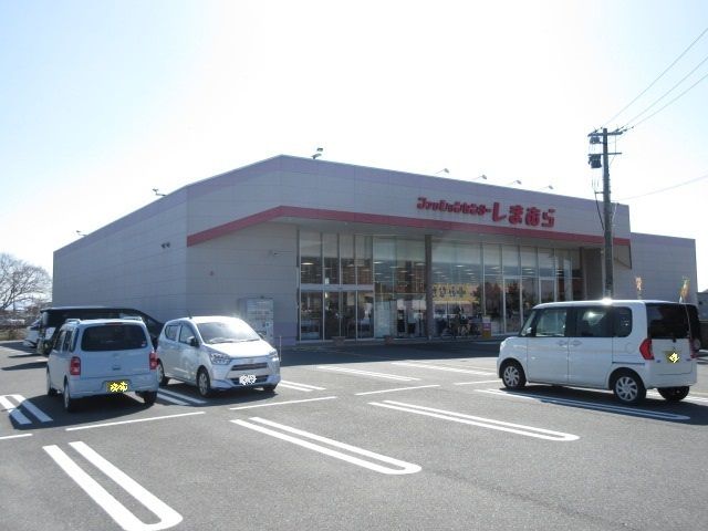 近くの施設まで1,300m（徒歩17分）