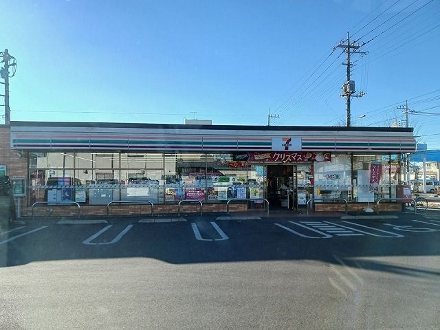 近くのコンビニまで850m（徒歩11分）
