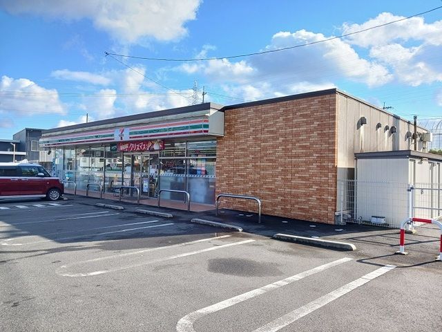 近くのセブンイレブン三次東酒屋町店まで500m(徒歩7分)