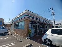 近くのコンビニまで190m（徒歩3分）