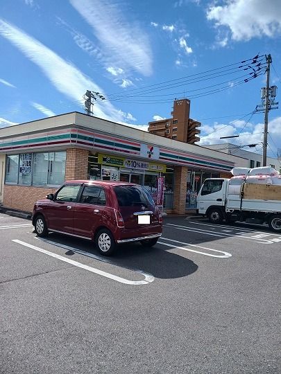 近くのコンビニまで190m（徒歩3分）