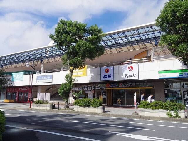 近くの駅まで2,800m（徒歩35分）