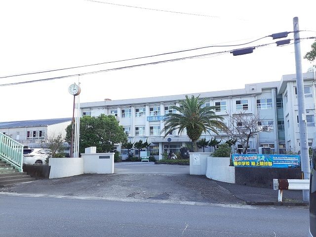 近くの宮崎市立檍中学校まで700m(徒歩9分)