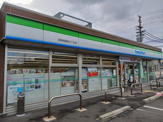 近くのファミリーマート様まで504m（徒歩7分）