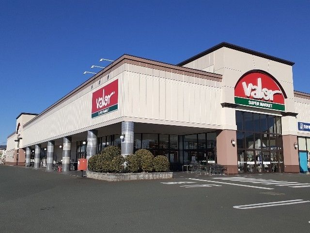 近くのスーパーまで450m（徒歩6分）