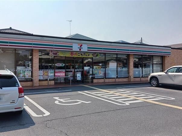 近くのコンビニまで240m（徒歩3分）