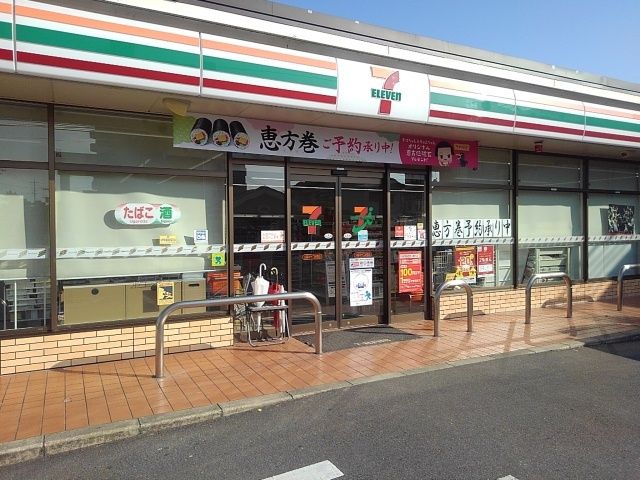 近くのセブンイレブン久留米十二軒屋店まで700m（徒歩9分）