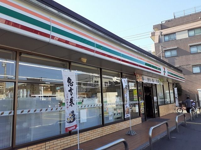 近くのコンビニまで350m（徒歩5分）