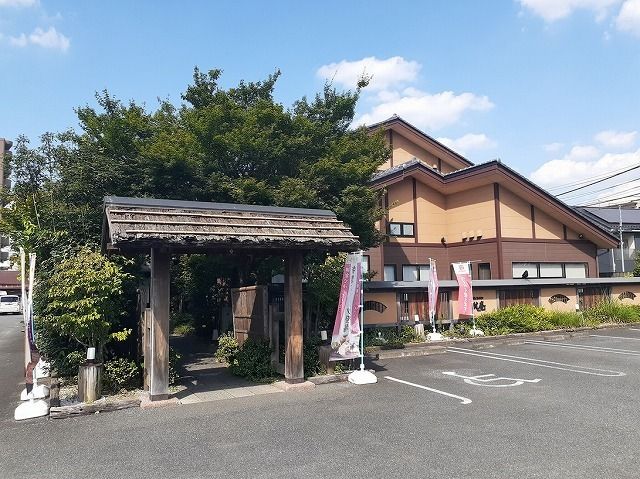 近くの飲食店まで220m（徒歩3分）
