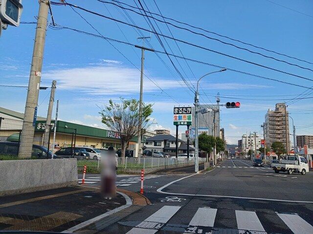 近くのまるたか生鮮市場三城店まで795m（徒歩10分）