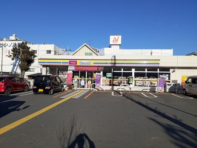 近くのコンビニまで400m（徒歩5分）