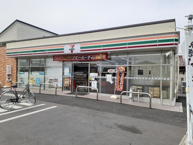 近くのコンビニまで260m（徒歩4分）