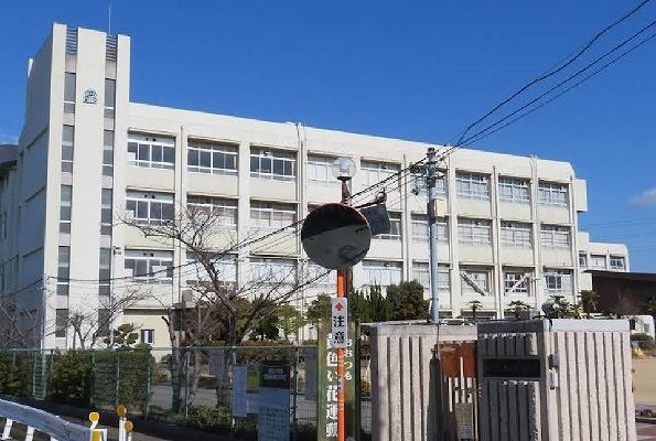 近くの大津茂小学校まで500m(徒歩7分)