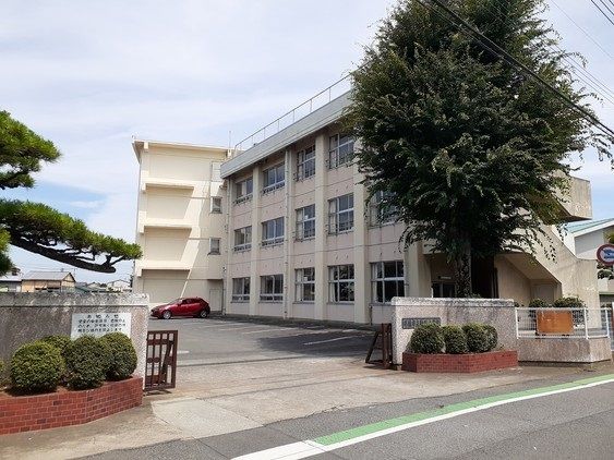 近くの小学校まで650m（徒歩9分）