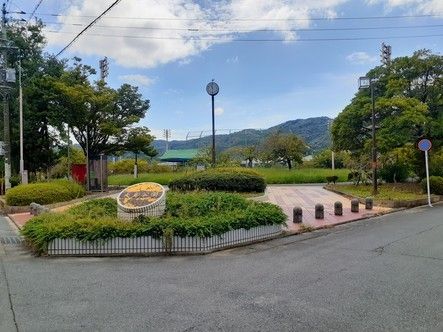 近くの公園まで120m（徒歩2分）