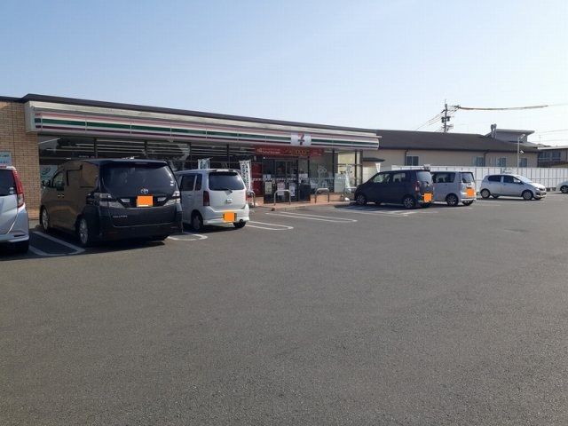 近くのセブンイレブン菊陽原水店まで1,100m（徒歩14分）